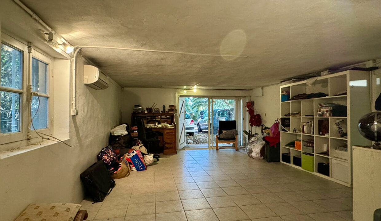 2025-04:10:00